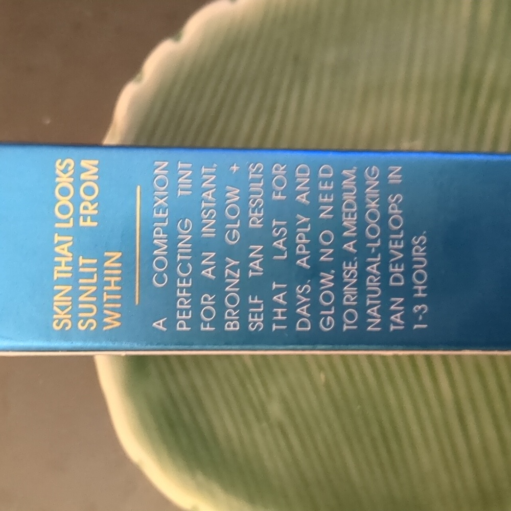 Self-Tanning Face Serum - Picture 2 of 3